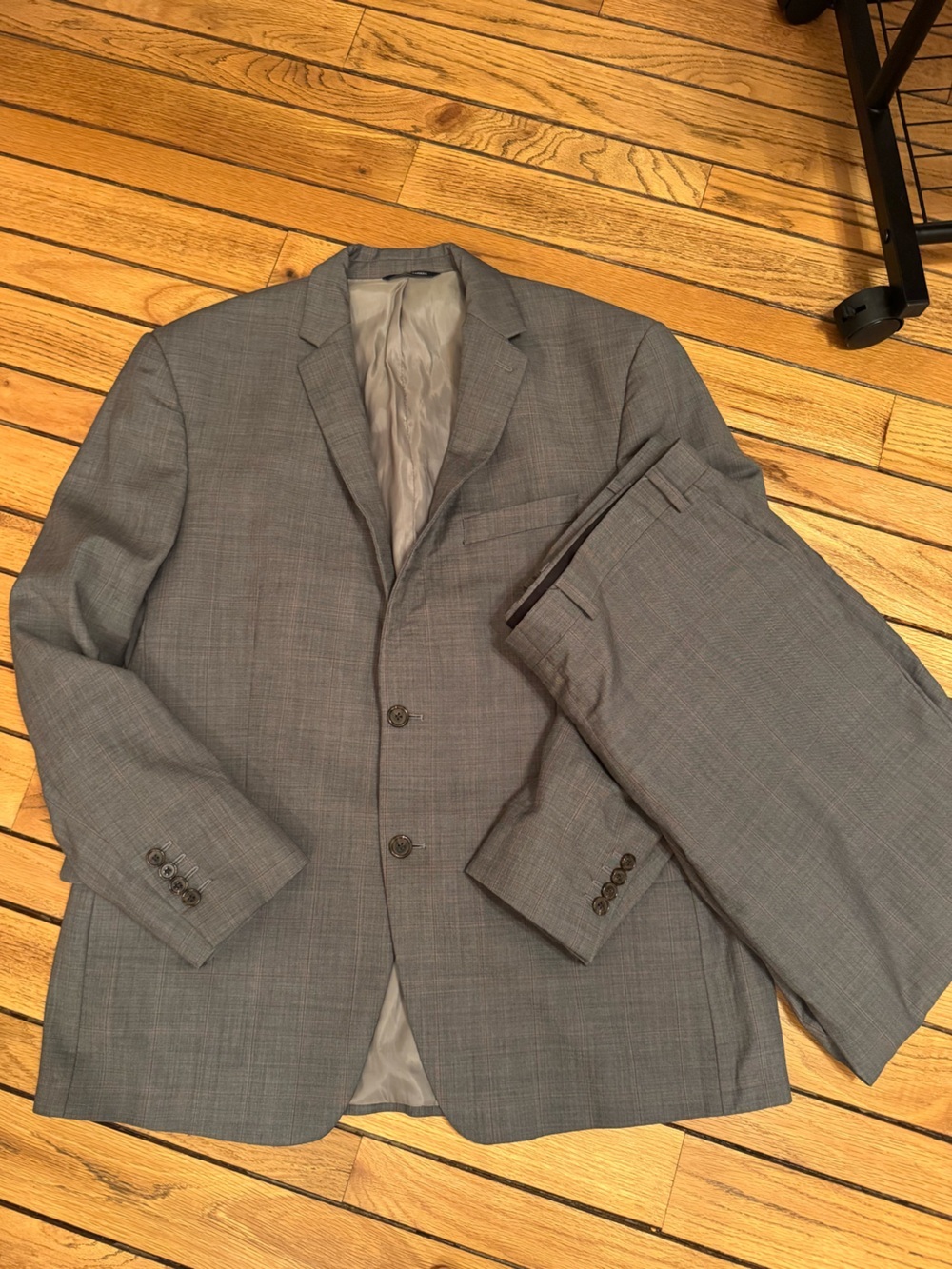 Classic Men's Gray Two-Piece Suit - Tailored Blazer & Trousers